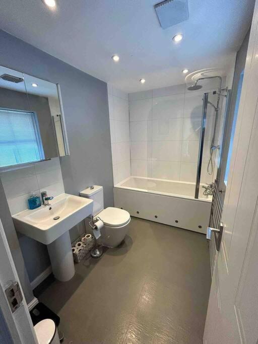 Home In Southsea With Hot Tub, Close To The Sea Portsmouth Eksteriør billede