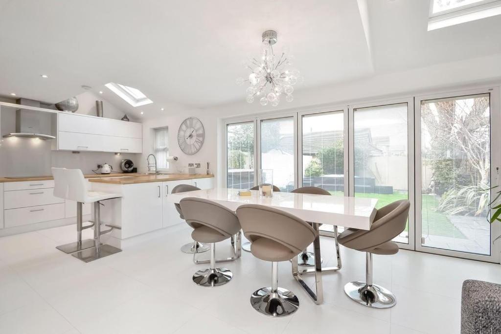 Home In Southsea With Hot Tub, Close To The Sea Portsmouth Eksteriør billede