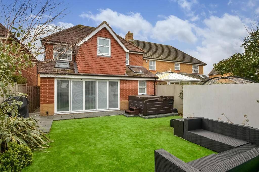 Home In Southsea With Hot Tub, Close To The Sea Portsmouth Eksteriør billede